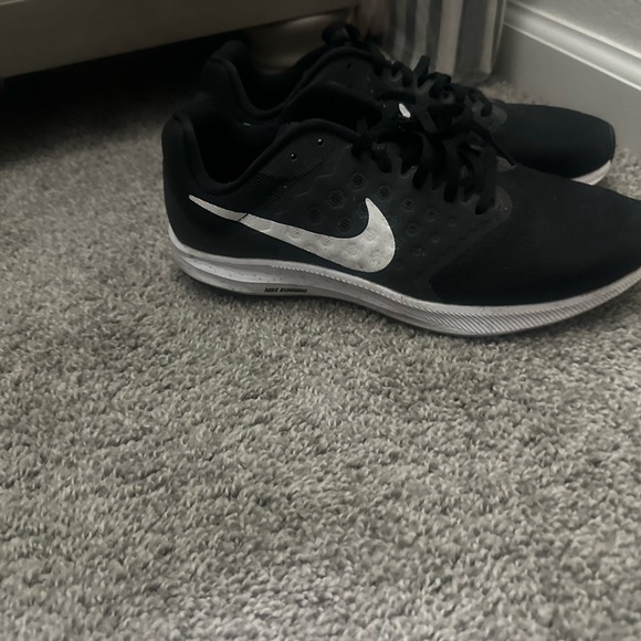 Like new work a handful of times! Size 9 Nike downshifter 7 - Picture 3 of 5